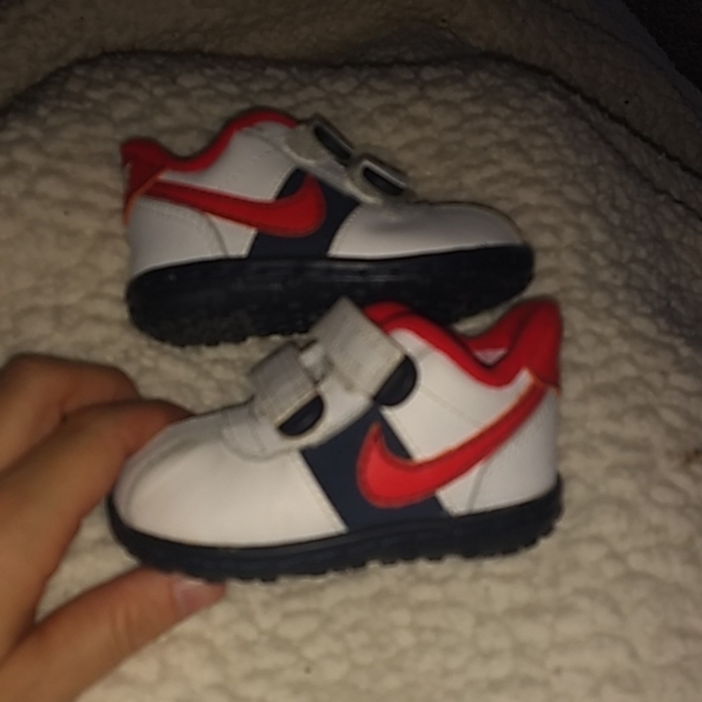 Brand new baby Nike shoes 2c